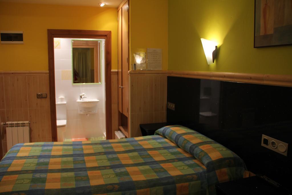 Pension Izar Bat San Sebastián Exterior photo
